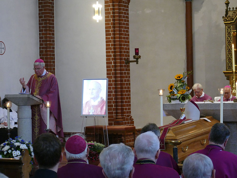 Pontifikalrequiem und Beisetzung von Weihbischof em. Johannes Kapp (Foto: Karl-Franz Thiede)